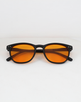 NightHaven VESPER™ Amber Lense liegend von vorne – CE-zertifizierte Blaulichtfilterbrille mit orangen Gläsern