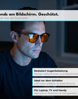 VESPER Amber Blaulichtfilterbrille am Abend vor dem Bildschirm